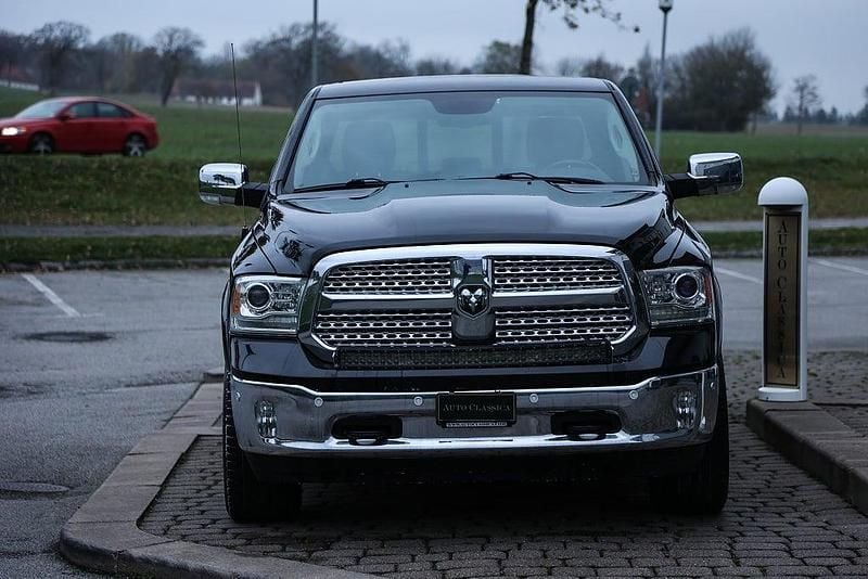 Begagnad RAM 1500 394 HK (289 kW) 2018 Svart Pickup