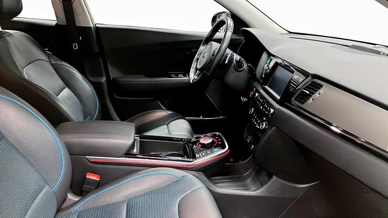 Begagnad Kia e-Niro Advance 150 kW (204 HK) 2019 Blå SUV