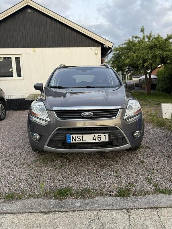 Brun Begagnad 2012 Ford Kuga Titanium SUV | 83 900 kr (Superpris) - Bild 1/3