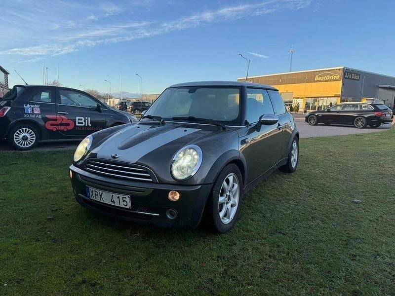 Grå Begagnad 2006 Mini Cooper Halvkombi | 59 900 kr (Bra pris) - Bild 1/4