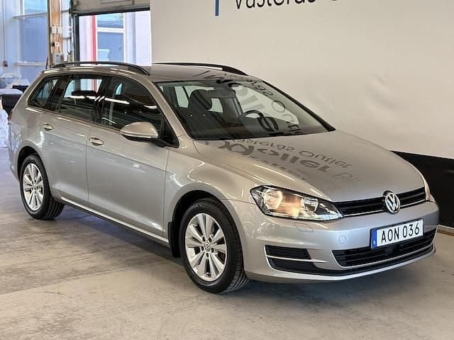 Silver (tungsten silver meta) Begagnad 2015 VW Golf VII Sedan | 134 900 kr (Marknadspris) - Bild 1/4