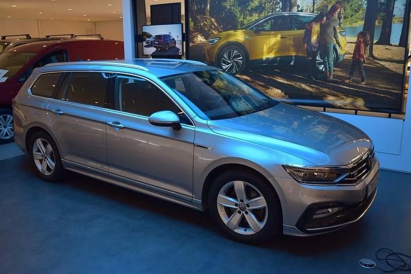 Silver Begagnad 2022 VW Passat GT Kombi | 268 800 kr (Marknadspris) - Bild 1/4