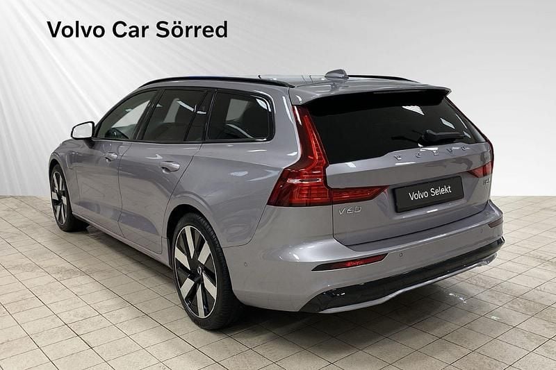 Begagnad Volvo V60 350 HK (257 kW) 2025 Silver Kombi