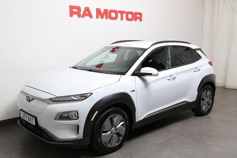 Vit Begagnad 2020 Hyundai Kona Advanced SUV | 189 800 kr (Superpris) - Bild 1/3