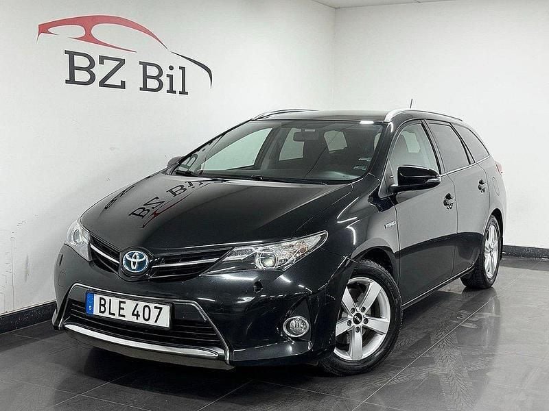 Svart Begagnad 2014 Toyota Auris Touring Sports Kombi | 134 900 kr (Marknadspris) - Bild 1/4