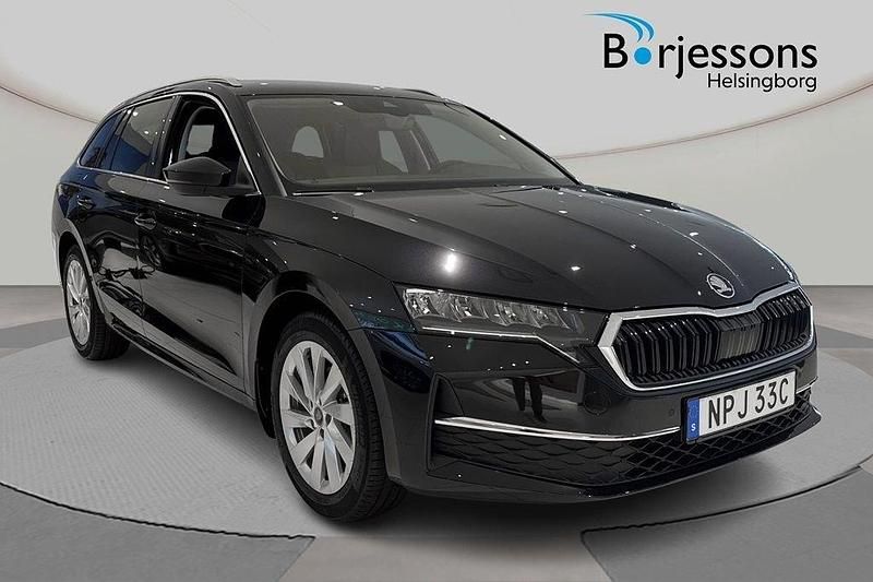 Svart Ny 2025 Skoda Octavia Selection Kombi | 359 900 kr (Marknadspris) - Bild 1/4