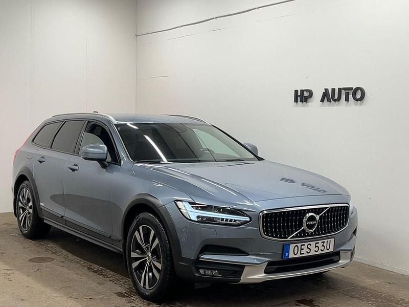 Ljusblå Begagnad 2019 Volvo V90 CC Kombi | 274 800 kr (Bra pris) - Bild 1/4