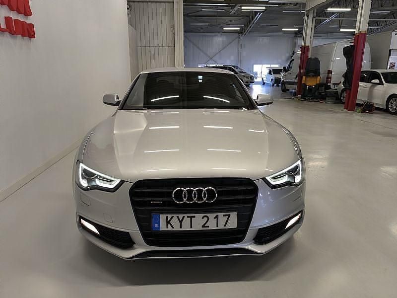 Begagnad Audi A5 S-Line 177 HK (130 kW) 2013 Silver Sportkupé
