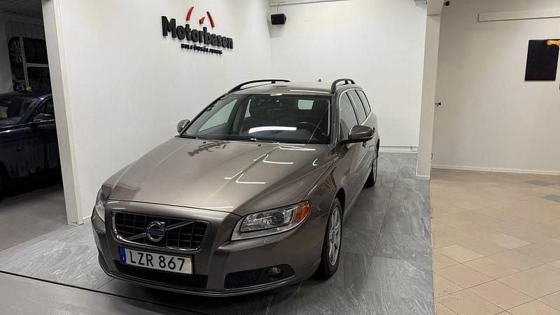 Begagnad Volvo V70 Momentum 116 HK (85 kW) 2011 Grå Kombi
