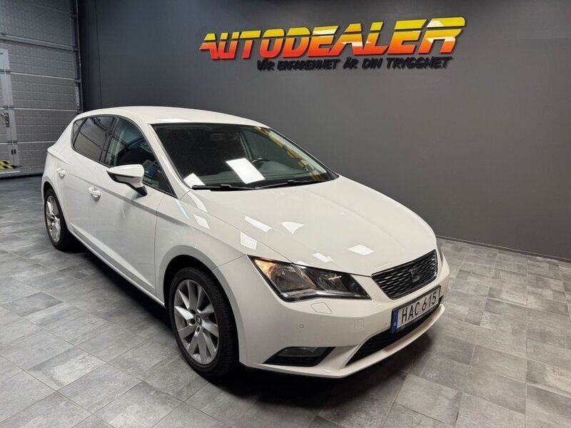 Vit Begagnad 2015 Seat Leon Style Halvkombi | 119 900 kr (Marknadspris) - Bild 1/4