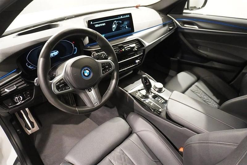 Begagnad BMW 530 M Sport 184 HK (135 kW) 2022 Alpinvit Kombi