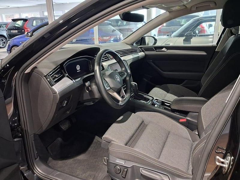 Begagnad VW Passat Sport 150 HK (110 kW) 2023 Deep black pearl Kombi