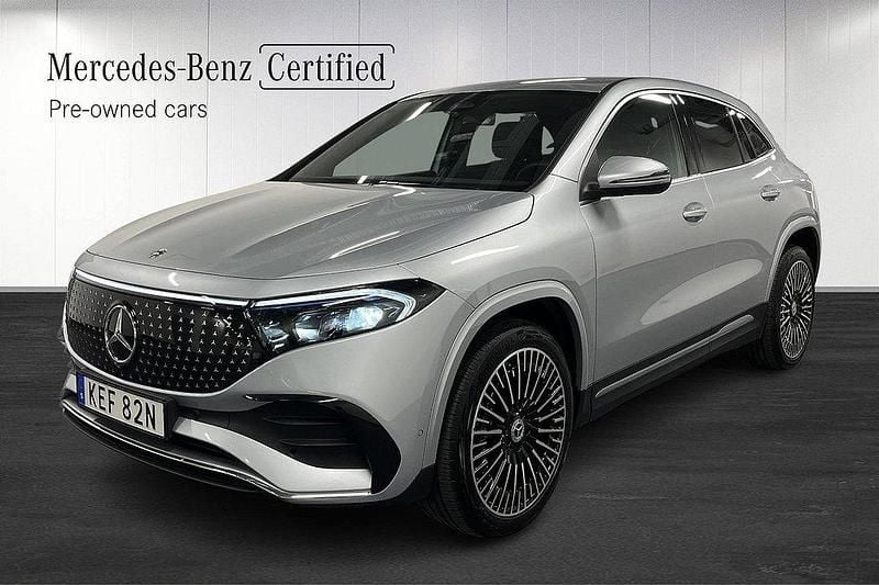 Silver Ny 2024 Mercedes EQA250+ AMG SUV | 528 900 kr (Bra pris) - Bild 1/4