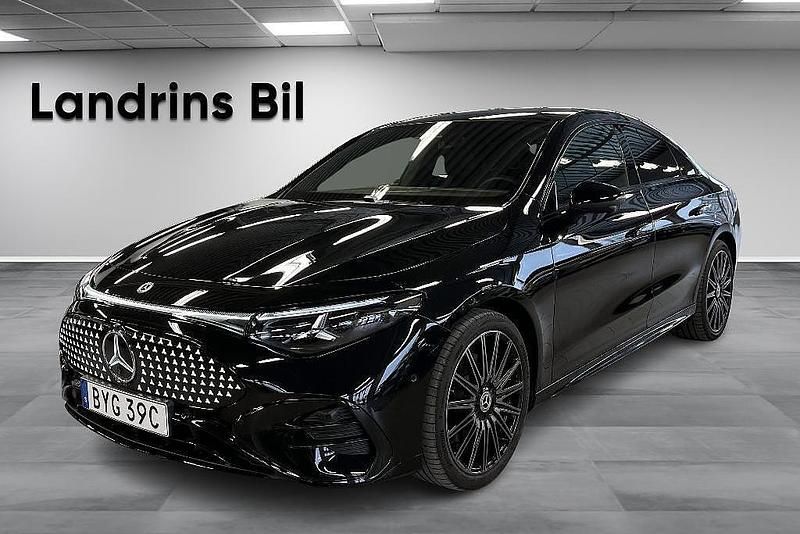 Svart Begagnad 2025 Mercedes CLA 250+ AMG line Plus Sedan | 639 900 kr (Marknadspris) - Bild 1/4