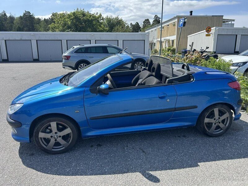 Blå Begagnad 2002 Peugeot 206 CC Cab | 21 000 kr (Lite dyr) - Bild 1/4