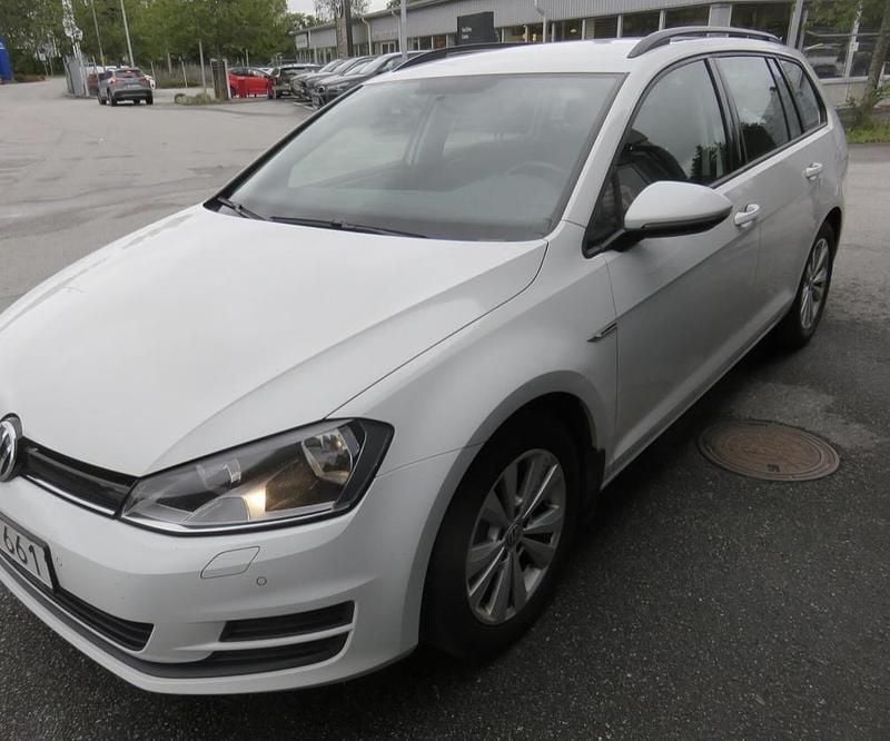 Vit Begagnad 2015 VW Golf VII Kombi | 65 000 kr (Superpris) - Bild 1/4