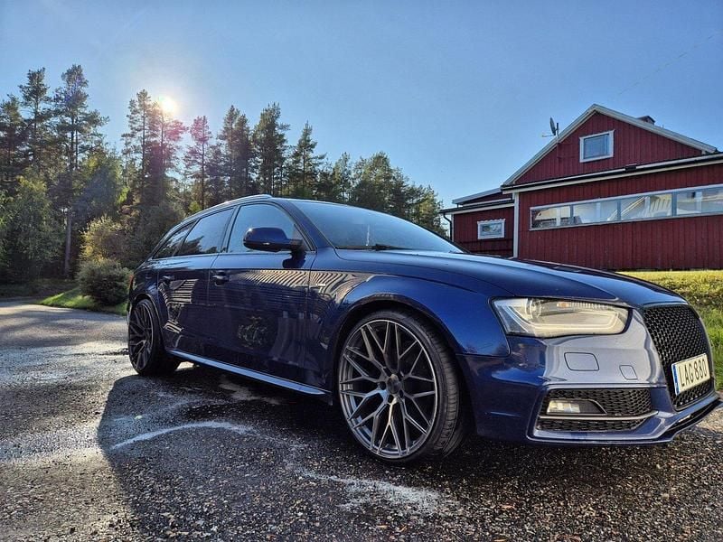 Blå Begagnad 2015 Audi A4 Sport Kombi | 151 000 kr (Marknadspris) - Bild 1/4