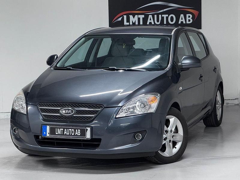 Grå Begagnad 2008 Kia Ceed EX Halvkombi | 59 900 kr (Marknadspris) - Bild 1/4