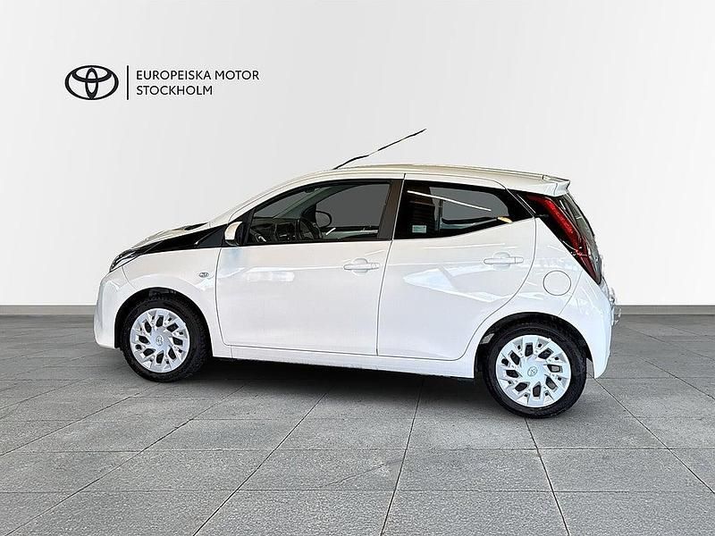 Begagnad Toyota Aygo X-play 72 HK (52 kW) 2018 Vit Halvkombi
