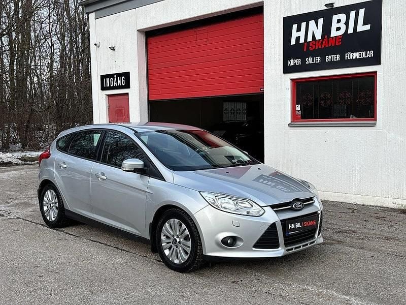 Begagnad Ford Focus Trend 95 HK (69 kW) 2012 Grå Halvkombi