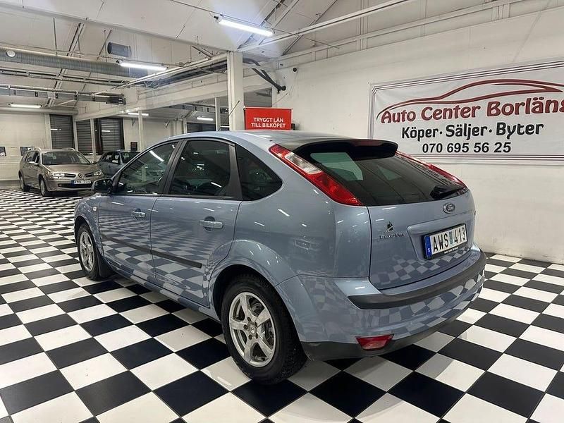 Begagnad Ford Focus 125 HK (91 kW) 2007 Blå Halvkombi