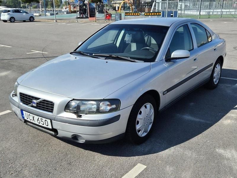 Grå Begagnad 2004 Volvo S60 Business Edition Sedan | 17 900 kr (Bra pris) - Bild 1/4