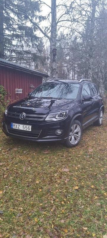 Svart Begagnad 2013 VW Tiguan R-line SUV | 130 000 kr (Marknadspris) - Bild 1/3