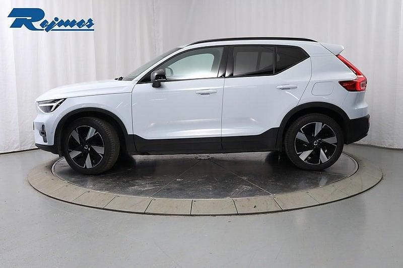 Begagnad Volvo EX40 Plus 185 kW (252 HK) 2025 Ljusblå SUV