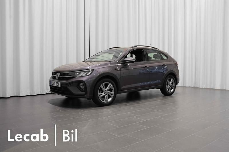 Grå (smokey grey metallic) Begagnad 2022 VW Taigo R-line SUV | 209 500 kr (Marknadspris) - Bild 1/4