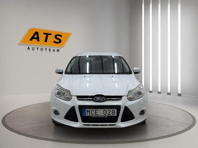Begagnad Ford Focus Titanium 116 HK (85 kW) 2011 Vit Kombi