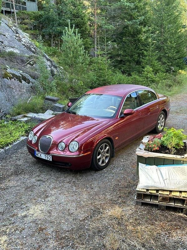 Röd Begagnad 2005 Jaguar S-Type S Sedan | 32 000 kr - Bild 1/4