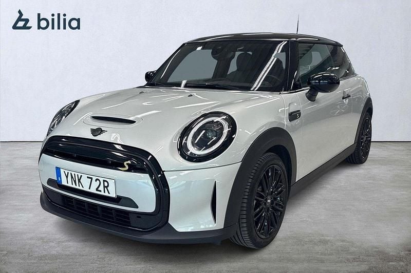 Silver (white silver met) Begagnad 2022 Mini Cooper Essential Halvkombi | 207 900 kr (Marknadspris) - Bild 1/3