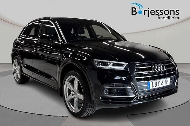 Mytsvart metallic Begagnad 2019 Audi Q5 Competition SUV | 339 000 kr (Marknadspris) - Bild 1/4