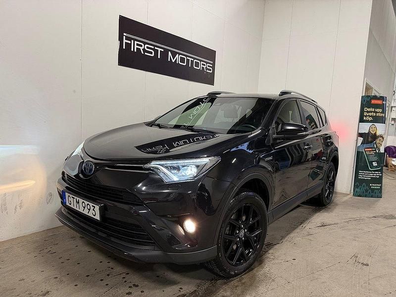 Svart Begagnad 2018 Toyota RAV4 Hybrid Edition SUV | 229 900 kr (Marknadspris) - Bild 1/4
