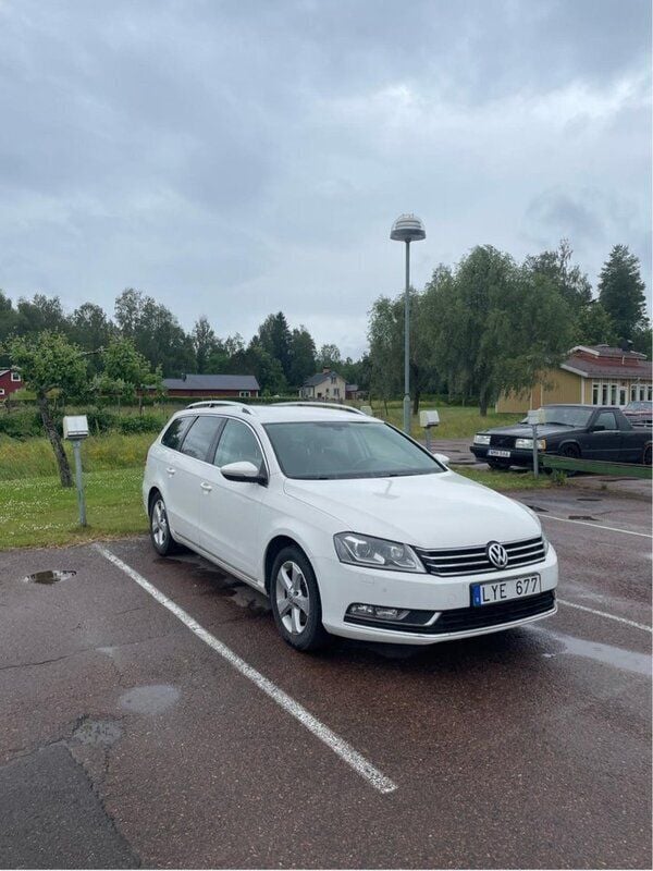 Vit Begagnad 2012 VW Passat Kombi | 40 000 kr (Superpris) - Bild 1/4