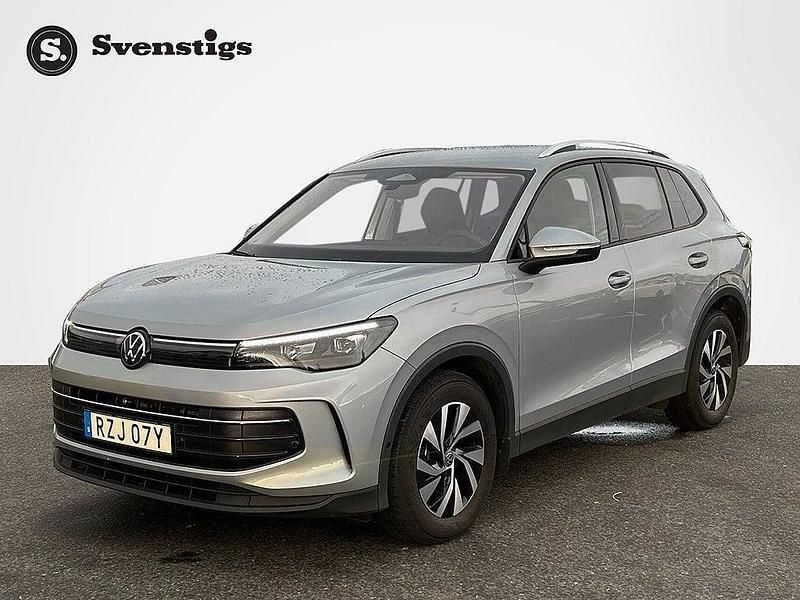 Silver Begagnad 2025 VW Tiguan SUV | 389 000 kr (Marknadspris) - Bild 1/4