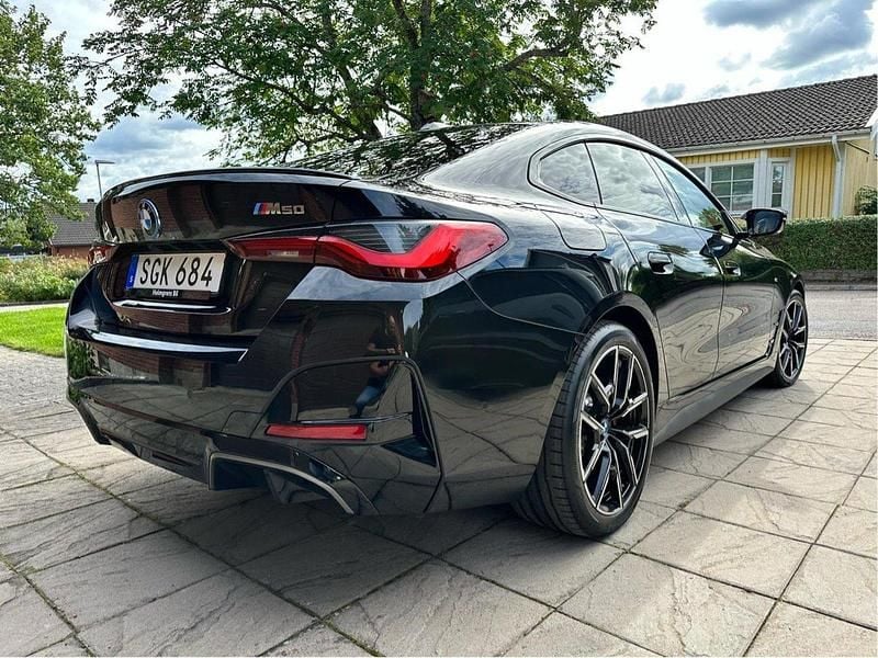Svart Begagnad 2024 BMW i4 M Sport Sedan | 569 000 kr (Bra pris) - Bild 1/4