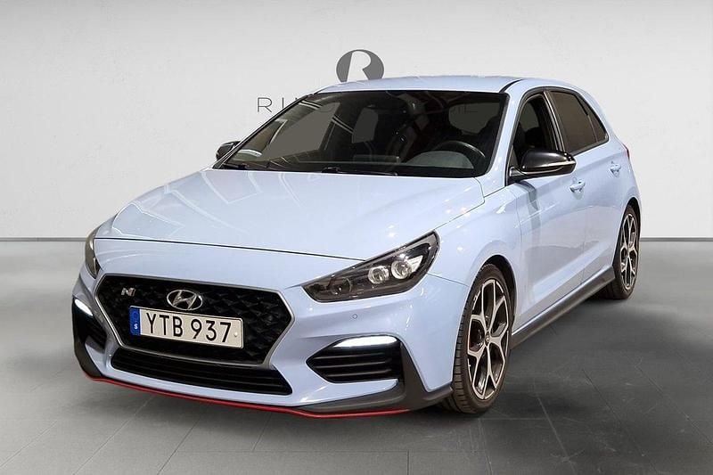 Blå Begagnad 2017 Hyundai i30 N Performance Halvkombi | 239 900 kr - Bild 1/3