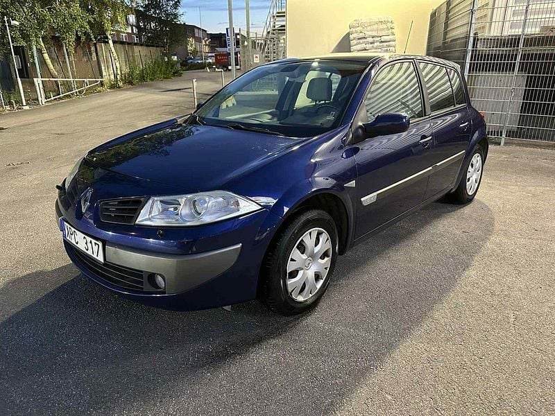 Blå Begagnad 2006 Renault Mégane II Halvkombi | 24 900 kr (Marknadspris) - Bild 1/4