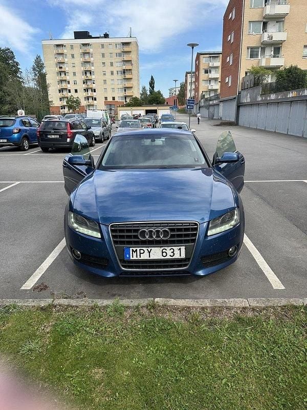 Blå Begagnad 2011 Audi A5 Comfort Sportkupé | 69 999 kr (Bra pris) - Bild 1/4