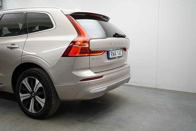 Begagnad Volvo XC60 Plus 355 HK (261 kW) 2022 Grå SUV