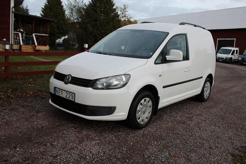 Vit Begagnad 2013 VW Caddy Minibuss | 49 899 kr (Marknadspris) - Bild 1/4