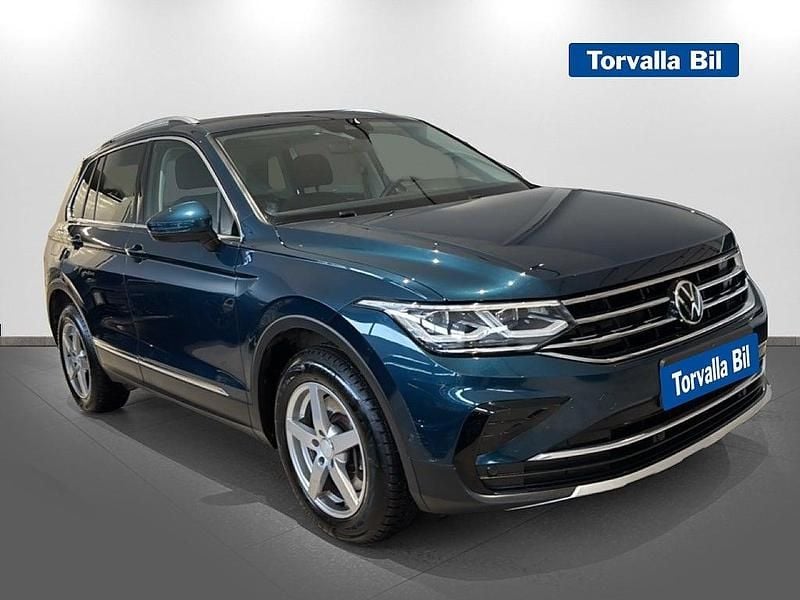Begagnad VW Tiguan Elegance 245 HK (180 kW) 2021 Blå SUV