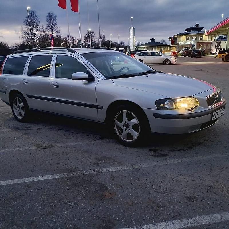 Begagnad 2004 Volvo V70 Kombi | 18 000 kr (Bra pris) - Bild 1/4