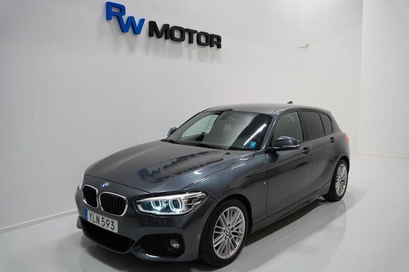 Grå Begagnad 2018 BMW 118 M Sport Halvkombi | 164 800 kr (Bra pris) - Bild 1/4