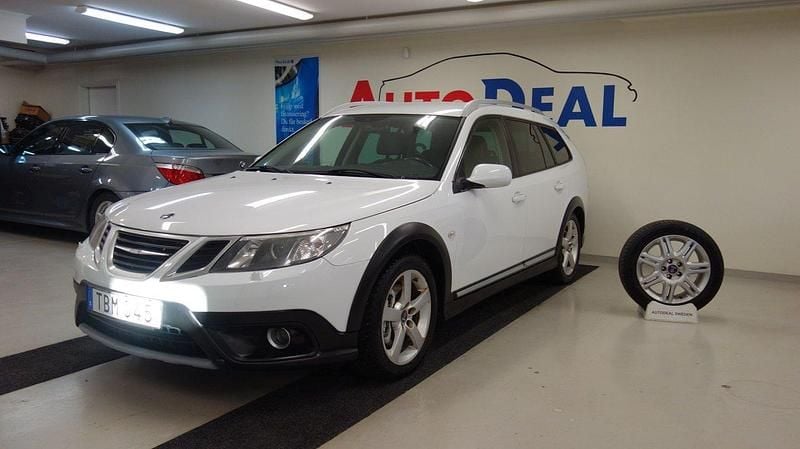 Vit Begagnad 2010 Saab 9-3X Kombi | 59 900 kr (Superpris) - Bild 1/4