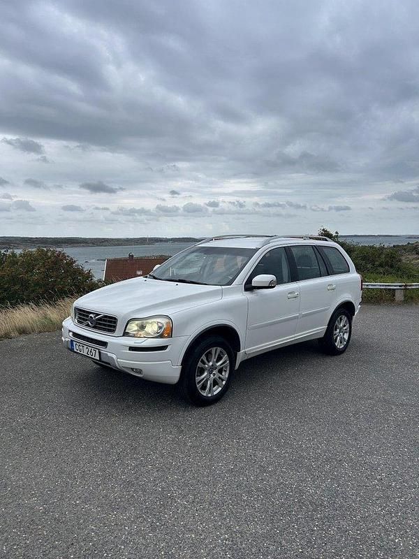 Vit Begagnad 2014 Volvo XC90 Momentum SUV | 149 000 kr (Bra pris) - Bild 1/4