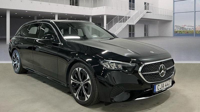 Svart Begagnad 2024 Mercedes E300 Avantgarde Kombi | 589 000 kr - Bild 1/4