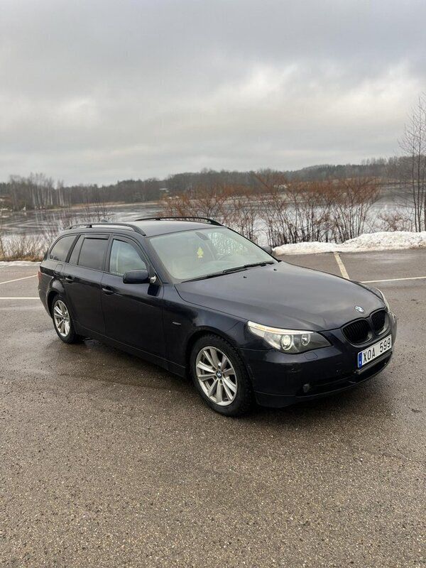 Blå Begagnad 2006 BMW 525 Kombi | 48 000 kr (Marknadspris) - Bild 1/4