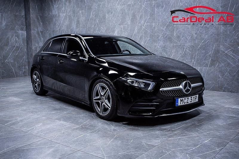 Svart Begagnad 2020 Mercedes A180 AMG Halvkombi | 238 800 kr (Marknadspris) - Bild 1/4